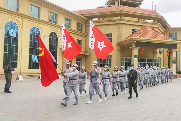 1624256623110769.jpg 軍訓(xùn)現(xiàn)場1.jpg