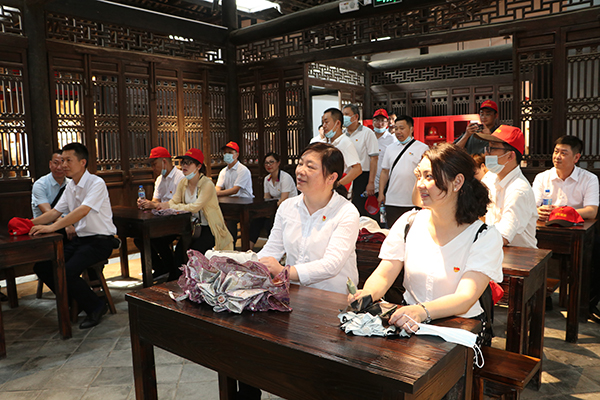 1625551747440764.jpg 體驗(yàn)列寧小學(xué)班級(jí).JPG