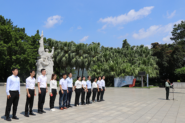 1626139383325966.jpg 百色起義紀(jì)念碑獻花圈儀式.JPG