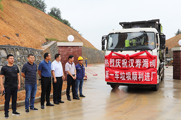 1630390769346671.jpg 2021.6.28首車?yán)樌M(jìn)場(chǎng).JPG