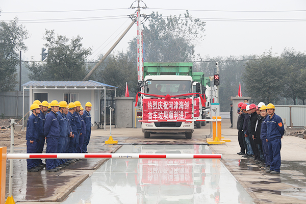1639888813615994.jpg 圖10-首車?yán)樌M(jìn)廠.JPG